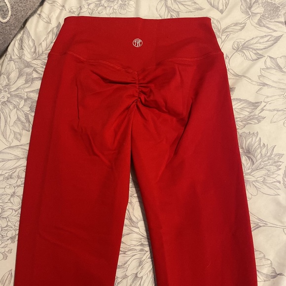 TYC-Til You Collapse Resilient Scrunch Leggings - Red - Picture 3 of 3